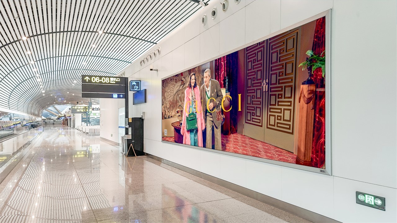 南宁机场国际出发候机厅展位广告